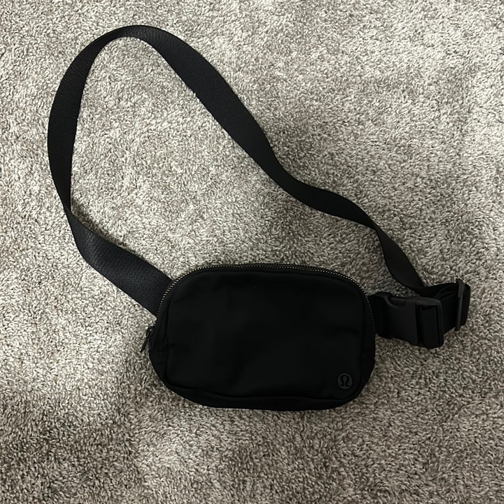 Lululemon Everywhere Belt Bag 1L
